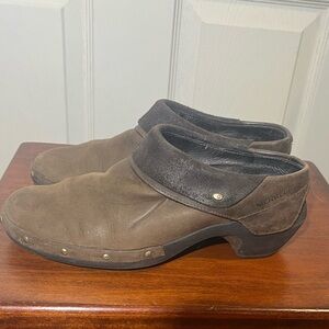 Merrell sz 10 Women’s Distressed Brown Suede Leather Slip-On Clogs Shoes